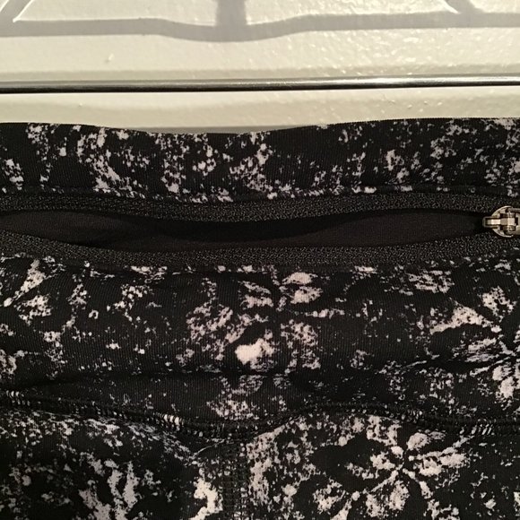 Lululemon Pace Rival Crop 22" Achromatize Ice Grey Black Size 6 - Picture 3 of 14